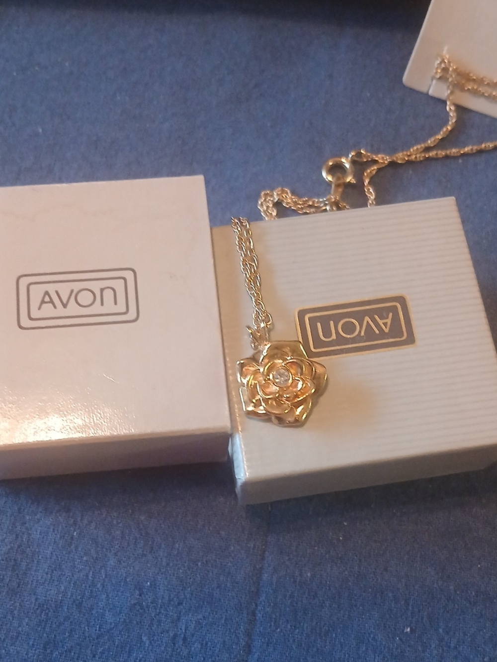 Avon Gold Rose Pendant Necklace - Shiny Gold Floral6/26 Home